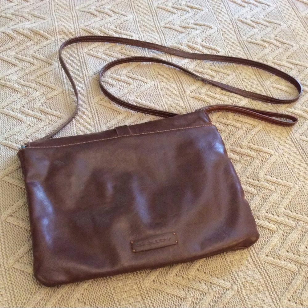 Free with $15 purchase.  Big Buddha Cross body/wristlet/clutch - Picture 2 of 8